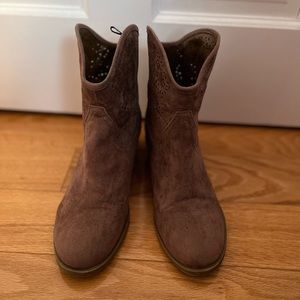 Cowboy boots for that upcoming Nashville bachelorette party!